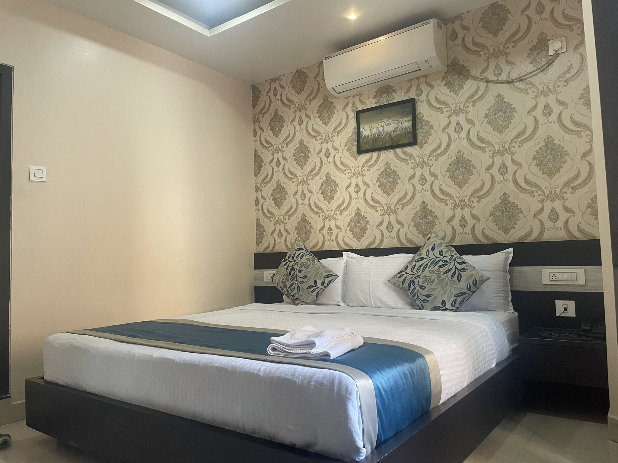 Room 201 C